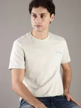 Remera de algodón de corte regular y cuello redondo, con logo monograma de Calvin Klein estampado en el pecho en efecto difuminado.