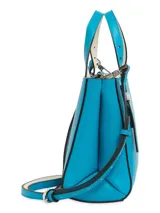 Cartera tipo tote de tamaño compacto en color azul vibrante, confeccionada en piel sintética lisa. Presenta doble asa de mano, correa ajustable para llevar al hombro o cruzada, y detalle de hebilla decorativa con logo grabado en el frente.