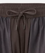 Bermuda deportiva Get Over para hombre, en color marrón, con cintura elástica, cordón de ajuste y bolsillos con cierre. Cuenta con tecnología Laser Cut en los laterales para mayor transpirabilidad.