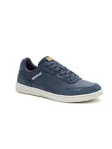 Championes Caterpillar modelo Pause, de estilo retro y minimalista. Confeccionados en una combinación de cuero y gamuza en color azul marino, cuentan con cordones al tono, logo de la marca en el lateral y lengüeta, y suela de goma blanca con textura en relieve.