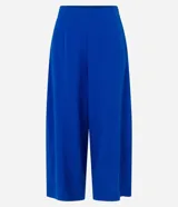 Pantalón pantacourt de color azul, con cintura mediana y cierre lateral con cremallera, confeccionado en mezcla de viscosa y lino de la marca Marfinno.