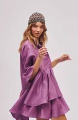 Casquete tejido a mano en croché tipo rejilla en motivos florales multicolor.