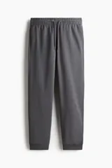 Pantalón deportivo gris oscuro de felpa de mezcla de algodón, con elástico y cordón ajustable en la cintura, bolsillos laterales y puños acanalados.