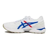 Championes de running Asics modelo Gel-Nimbus 22 Retro Tokyo, color blanco con detalles en azul eléctrico y rojo, tecnología FlyteFoam en la suela y suela exterior de goma en tono tostado.