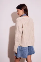 Sweater celeste de tejido de punto calado con lurex, de corte holgado y mangas largas.