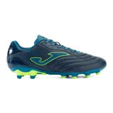 Championes de fútbol Joma Aguila 2403, color azul con detalles en verde flúor. Diseñados para profesionales que buscan ligereza y ajuste. Fabricados con material sintético resistente y transpirable, suela de caucho de dos densidades, media suela de Phylon y empeine de microfibra Fibertec y nylon.