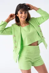 Top verde lima de algodón y elastano, corte crop y escote cuadrado.