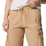Pantalón cargo de mujer Columbia, color beige, con cintura elástica ajustable con cordón, bolsillos laterales y bolsillos cargo con cierre en los muslos. Presenta dobladillos ajustables en los tobillos y un diseño funcional de tejido ligero.