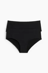 Pack de dos bombachas tipo hipster de tiro medio, confeccionadas con tecnología seamless para reducir las costuras y brindar mayor comodidad.
