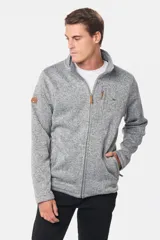 Campera de felpa gris melange con cierre frontal completo, cuello alto y bolsillos laterales con cierre. Cuenta con un bolsillo en el pecho y detalles de eco-cuero.