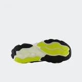 Championes de running New Balance Fresh Foam X 860v14, color verde oliva con detalles en verde lima y suela blanca. Presentan un diseño de malla transpirable con el logo 'N' reflectante en el lateral y tecnología Fresh Foam X en la entresuela.