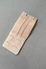 Extensor de contorno de soutien blanco, con dos ganchos.