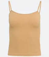 Musculosa color durazno, de poliamida acanalada, con escote cuadrado y tirantes finos.