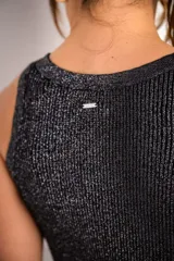 Top de algodón y lurex color beige claro, con escote redondo y tirantes anchos, de calce ajustado al cuerpo y tejido acanalado.