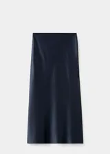 Falda midi de tejido satinado en color azul marino, con diseño recto y cintura con goma elástica.