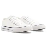 Zapatillas urbanas John Foos modelo 182 Original, de lona blanca con forrería de algodón, plantilla extraíble de goma eva, cordones de algodón, ojalillera de aluminio y suela de caucho vulcanizado.