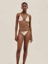 Bikini de cobertura media con estampado de cebras, tiras finas regulables y forro de poliamida.