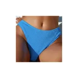 Conjunto de bikini texturado color tostado, compuesto por un top de un solo hombro y bombacha vedetina tiro medio.