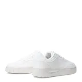 Championes urbanos Umbro modelo Milo, de color blanco total, con diseño de plataforma y logo de la marca grabado en el lateral y en la suela.