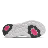 Championes New Balance Fresh Foam Roav v2 para mujer, color blanco con detalles en negro y fucsia. Capellada de tejido knit con detalles de cuero, amortiguación Fresh Foam y almohadillas de talón para mayor confort.