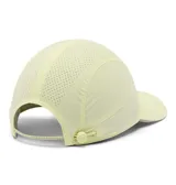 Gorro tipo gorra de visera curva, modelo Speed Trail Ball Cap de Columbia, color amarillo claro con detalles en gris. Incorpora tecnología de ventilación con perforaciones láser y banda interior antitranspirante.