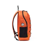 Mochila unisex color naranja con detalles en negro, marca Caterpillar. Cuenta con elementos reflectantes, bolsillos laterales de malla, bolsillo interior en el compartimento principal, etiqueta tejida Caterpillar, logo Cat reflectante y parche Hypalon en la parte delantera.