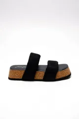 Sandalias planas negras con dos tiras anchas acolchadas de cuero y plataforma de corcho con diseño acampanado.
