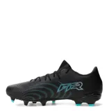 Championes de fútbol Puma Future 9 Match Fusion FG/AG, de color negro con detalles en celeste, diseñados para ofrecer agilidad y control en cancha.
