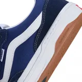 Championes Vans modelo BMX Proof Wafflecup, color azul marino con detalles en blanco. Presentan la icónica banda lateral de Vans, suela de goma color caramelo con tecnología Wafflecup y cordones blancos.
