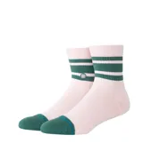 Medias de corte quarter marca Stance, color rosa con puntera y franjas horizontales en color verde oscuro. Incluye logo bordado en la parte superior.