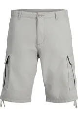 Short cargo gris con corte relajado, bolsillos laterales con fuelle y ajuste con cordón en el ruedo.