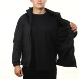 Campera deportiva Diadora de color negro, con capucha ajustable, cierre frontal completo y puños elásticos. Presenta el logo de la marca estampado en el pecho.