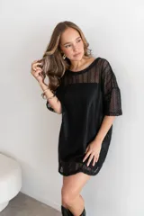 Remerón de viscosa color beige con textura tipo waffle.