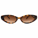 Lentes de sol con armazón carey de diseño ovalado, patillas anchas con detalle de pespuntes metálicos y cristales marrones degradados.