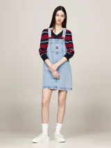 Zapatillas blancas de cuero con puntera redonda, suela cupsole y cierre con tres tiras de velcro.