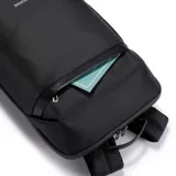 Mochila urbana Baleine modelo Aspen, color negro, con diseño minimalista y compartimento para laptop. Fabricada en poliéster impermeable, cuenta con múltiples bolsillos organizadores, bolsillo trasero oculto de seguridad y correa para sujetar a valijas.