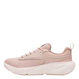 Championes Under Armour modelo W Surge 5, color rosado salmón, confeccionados en malla textil con refuerzos sintéticos. Tienen diseño deportivo con cordones y suela amortiguada.