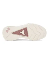 Championes de entrenamiento Under Armour Project Rock 8, color rosado con suela de plataforma en tono crema. Presentan una parte superior de malla técnica con detalles de gamuza, lengüeta de neopreno perforada y contrafuerte texturizado en el talón con el logo de la colección.