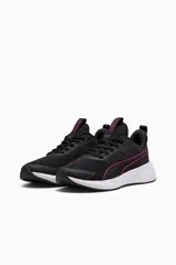 Championes deportivos Puma Flyer Lite 4, color negro con detalles en fucsia y suela blanca.