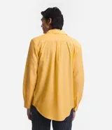 Camisa de manga larga Marfinno con cuello camisero y cierre frontal de botones. Confeccionada en tejido plano de lino y algodón.