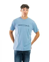 Remera de manga corta, cuello redondo, color celeste jaspeado, con un estampado frontal que simula una barra de búsqueda con el texto "search".
