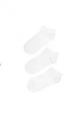 Pack de tres pares de medias blancas de caña corta con textura acanalada.