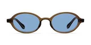 Lentes de sol con montura ovalada de color mostaza y cristales celestes polarizados.