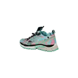 Championes Off-White modelo Be Right Back Fishnet Lace-Up, con diseño multicolor en tonos celeste, rosado, negro y blanco, confeccionados con superposiciones de paneles, detalles de malla tipo red y suela chunky con inscripción.