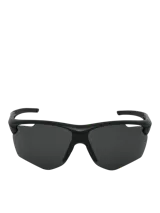 Lentes de sol deportivos tipo máscara con montura envolvente negra y cristales oscuros espejados.