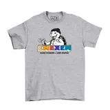 Remera gris jaspeado con estampa frontal que presenta una tortuga con gorro usando un aerosol, acompañada del logo EMEXEM en letras coloridas y la frase MORE STORIES LESS STATUS.