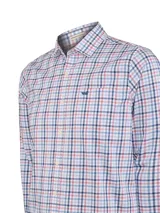 Camisa de manga larga para hombre, confeccionada en algodón orgánico con tecnología Natural Flex y diseño de cuadros multicolor en tonos azules, rosados y blancos. Cuenta con cuello camisero, cierre frontal de botones, bolsillo en el pecho con detalle bordado y ajuste regular fit.