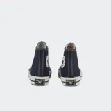 Zapatillas Converse Chuck 70 HI color azul marino, de caña alta y cordones blancos.