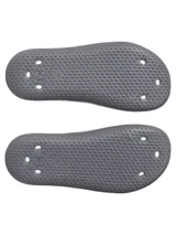 Chancletas Under Armour modelo UA M Locker V Sl, color gris, de una sola pieza en EVA moldeada de secado rápido. Cuentan con orificios de drenaje y amortiguación mejorada.