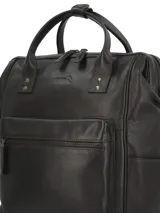 Mochila maletín de cuero color marrón oscuro, con compartimento principal con cierre, bolsillo frontal con cierre y bolsillos laterales. Cuenta con asas superiores y compartimento para notebook.